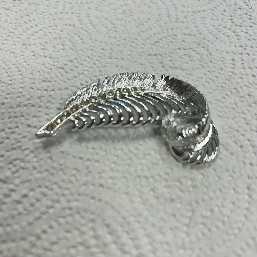 Vintage Elegant Silver Feather Brooch Rhinestones Costume Jewelry Nature Leaf